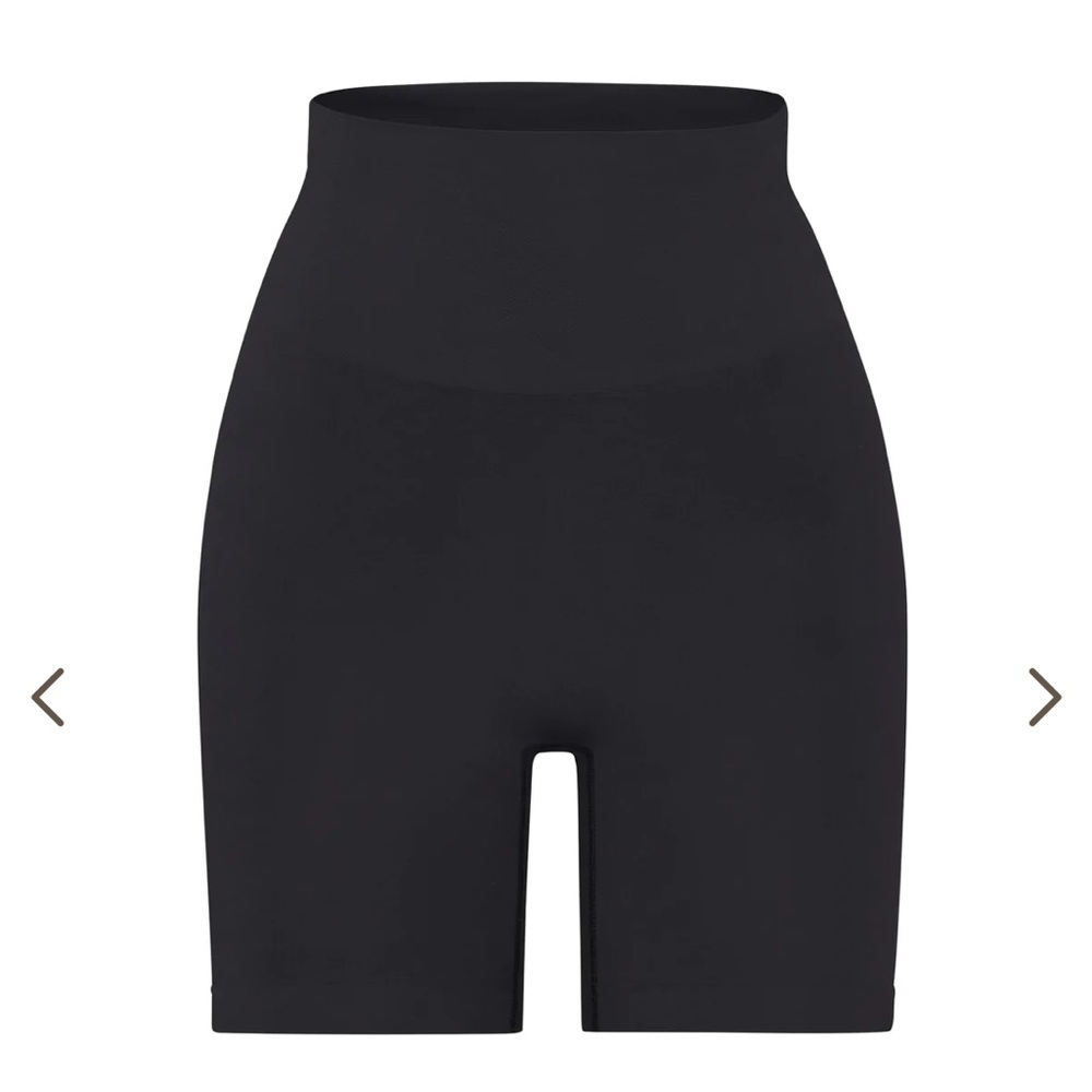 NWT SKIMS soft smoothing short
